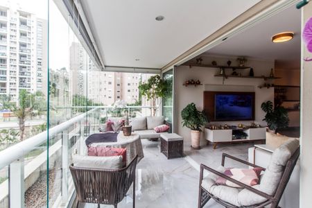 Apartamento à venda com 136m², 3 quartos e 2 vagas Apartamento à venda com 136m², 3 quartos e 2 vagasVaranda gourmet