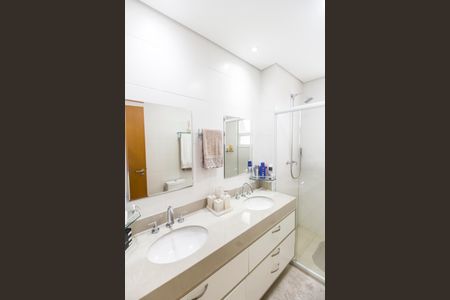 Apartamento à venda com 136m², 3 quartos e 2 vagas Apartamento à venda com 136m², 3 quartos e 2 vagasBanheiro da Suíte 1