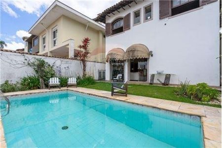 Casa à venda com 270m², 4 quartos e 3 vagas