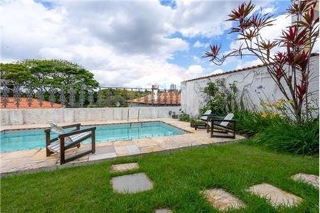 Casa à venda com 270m², 4 quartos e 3 vagas