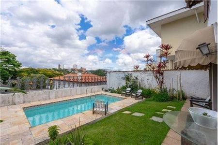 Casa à venda com 270m², 4 quartos e 3 vagas