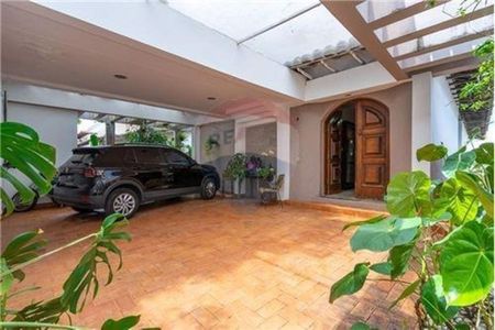 Casa à venda com 270m², 4 quartos e 3 vagas