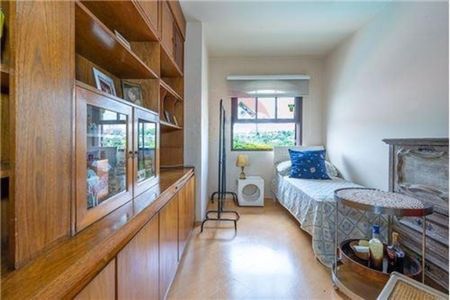 Casa à venda com 270m², 4 quartos e 3 vagas