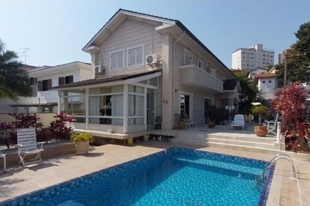 Casa à venda com 302m², 4 quartos e 6 vagas