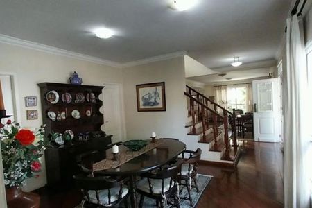 Casa à venda com 302m², 4 quartos e 6 vagas