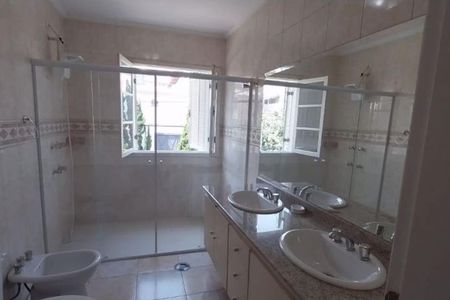 Casa à venda com 302m², 4 quartos e 6 vagas