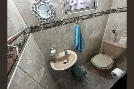 Casa à venda com 177m², 3 quartos e 2 vagas Casa à venda com 177m², 3 quartos e 2 vagasBanheiro da garagem