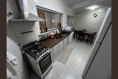 Casa à venda com 177m², 3 quartos e 2 vagas Casa à venda com 177m², 3 quartos e 2 vagasCozinha