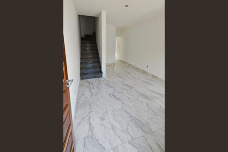 Casa à venda com 67m², 2 quartos e 2 vagas