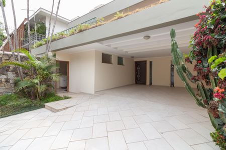Casa à venda com 400m², 3 quartos e 4 vagas Casa à venda com 400m², 3 quartos e 4 vagasGaragem