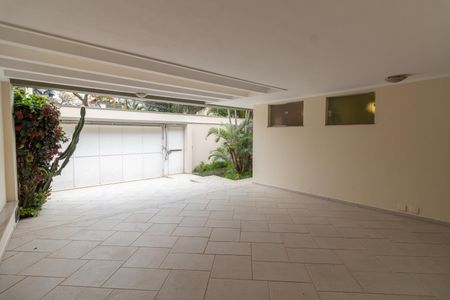 Casa à venda com 400m², 3 quartos e 4 vagas Casa à venda com 400m², 3 quartos e 4 vagasGaragem
