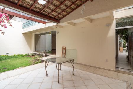 Casa à venda com 400m², 3 quartos e 4 vagas Casa à venda com 400m², 3 quartos e 4 vagasJardim - Churrasqueira