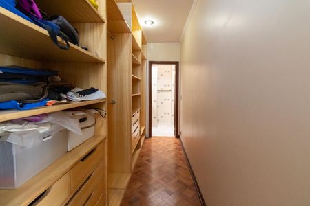 Casa à venda com 400m², 3 quartos e 4 vagas Casa à venda com 400m², 3 quartos e 4 vagasCloset da Suíte 1