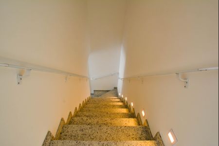 Apartamento à venda com 174m², 3 quartos e 2 vagas Apartamento à venda com 174m², 3 quartos e 2 vagasEscada