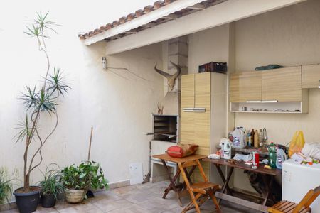 Casa à venda com 250m², 3 quartos e 3 vagas Casa à venda com 250m², 3 quartos e 3 vagasÁrea comum