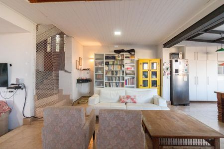 Casa à venda com 310m², 3 quartos e 2 vagas Casa à venda com 310m², 3 quartos e 2 vagasSala