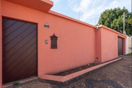 Casa à venda com 180m², 3 quartos e 3 vagasFachada