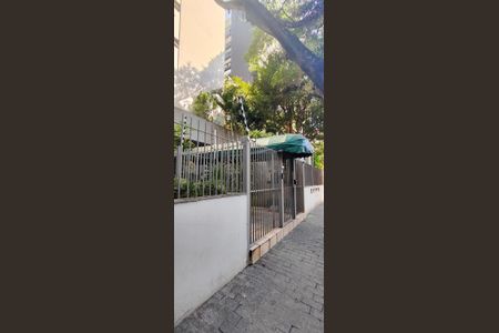 Apartamento à venda com 130m², 3 quartos e 1 vaga Apartamento à venda com 130m², 3 quartos e 1 vagaFachada