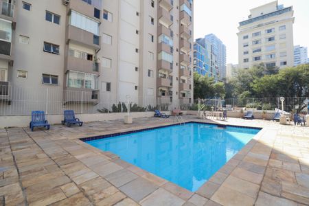 Apartamento à venda com 130m², 3 quartos e 1 vaga Apartamento à venda com 130m², 3 quartos e 1 vagaPiscina