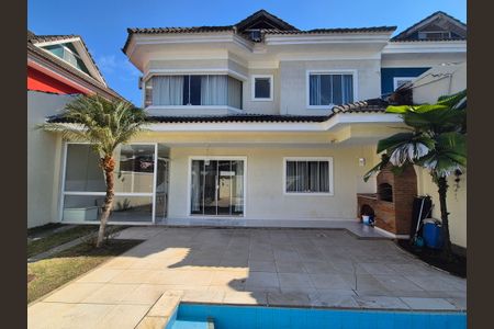 Casa de condomínio à venda com 180m², 3 quartos e 2 vagasÁrea externa