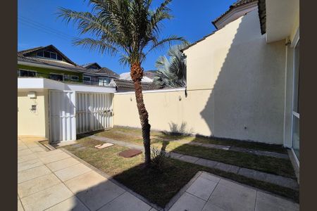 Casa de condomínio à venda com 180m², 3 quartos e 2 vagasÁrea externa