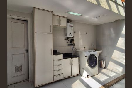 Casa de condomínio à venda com 180m², 3 quartos e 2 vagasÁrea de Serviço