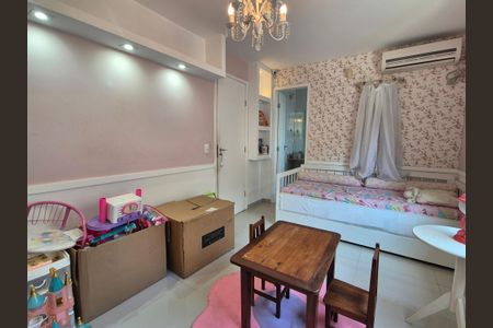 Casa de condomínio à venda com 180m², 3 quartos e 2 vagasSuite 1