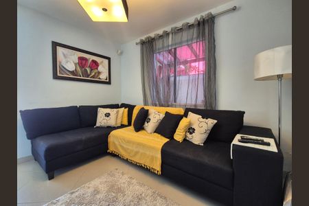 Casa de condomínio à venda com 180m², 3 quartos e 2 vagasSala