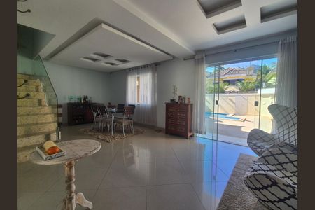Casa de condomínio à venda com 180m², 3 quartos e 2 vagasSala