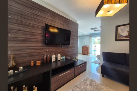 Casa de condomínio à venda com 180m², 3 quartos e 2 vagasSala