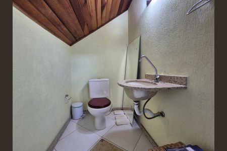 Casa de condomínio à venda com 180m², 3 quartos e 2 vagasLavabo 2