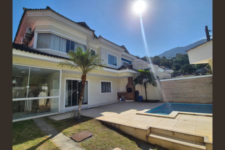 Casa de condomínio à venda com 180m², 3 quartos e 2 vagasÁrea externa