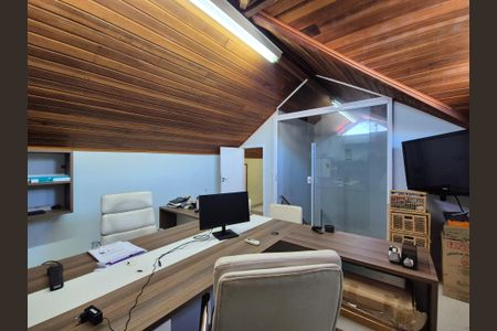 Casa de condomínio à venda com 180m², 3 quartos e 2 vagassótão