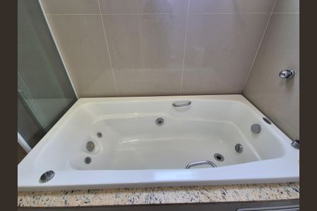 Casa de condomínio à venda com 180m², 3 quartos e 2 vagasBanheiro da Suíte 2