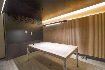 Apartamento à venda com 177m², 3 quartos e 3 vagas Apartamento à venda com 177m², 3 quartos e 3 vagasCoworking