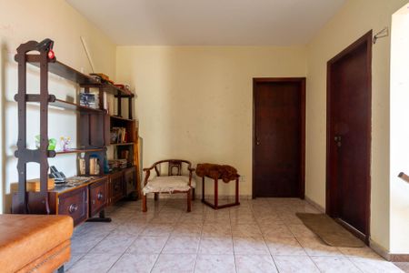 Casa à venda com 300m², 4 quartos e 6 vagas Casa à venda com 300m², 4 quartos e 6 vagasSala