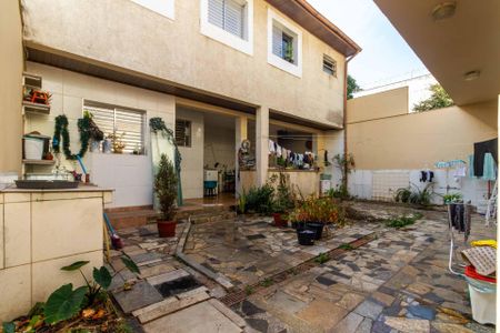 Casa à venda com 300m², 4 quartos e 6 vagas Casa à venda com 300m², 4 quartos e 6 vagasÁrea Externa