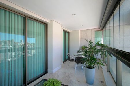 Apartamento à venda com 186m², 4 quartos e 4 vagasVaranda da Sala