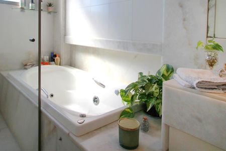 Apartamento à venda com 186m², 4 quartos e 4 vagasBanheiro da Suíte 1