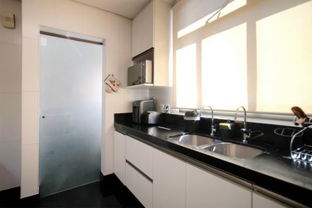 Apartamento à venda com 186m², 4 quartos e 4 vagasCozinha
