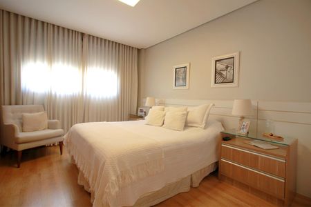 Apartamento à venda com 186m², 4 quartos e 4 vagasSuite 1