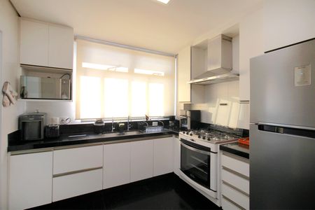 Apartamento à venda com 186m², 4 quartos e 4 vagasCozinha