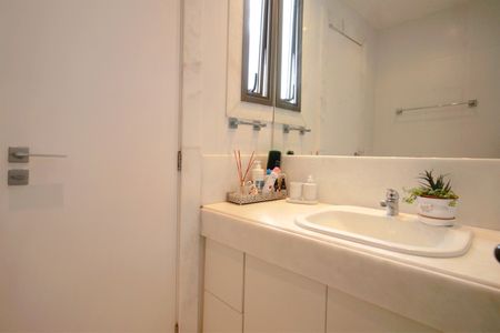 Apartamento à venda com 186m², 4 quartos e 4 vagasBanheiro da Suíte 3