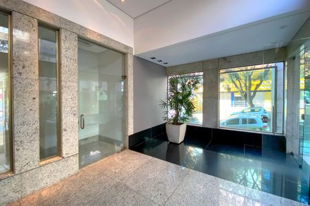 Apartamento à venda com 186m², 4 quartos e 4 vagas Apartamento à venda com 186m², 4 quartos e 4 vagasÁrea comum - Hall