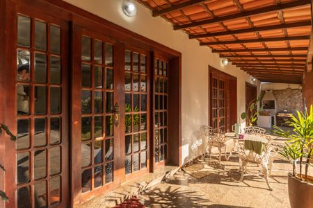 Casa à venda com 492m², 3 quartos e 4 vagasEntrada - Varanda