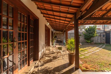 Casa à venda com 492m², 3 quartos e 4 vagasEntrada - Varanda