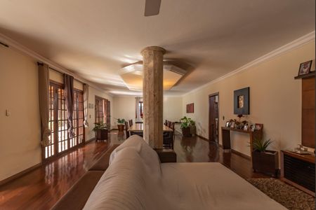 Casa à venda com 492m², 3 quartos e 4 vagasSala