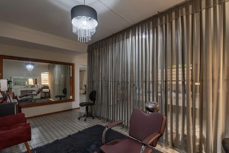 Casa à venda com 492m², 3 quartos e 4 vagasEscritório