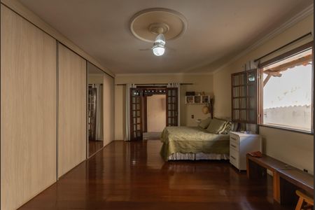 Casa à venda com 492m², 3 quartos e 4 vagasSuíte 2