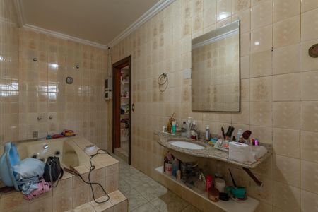 Casa à venda com 492m², 3 quartos e 4 vagasBanheiro Suíte 1